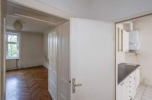 Altbauwohnung mit Balkon kaufen in 1130 Wien (Bild 5)