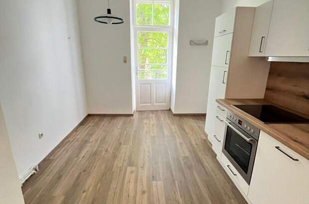 Altbauwohnung mit Balkon mieten in 8010 Graz (Bild 2)