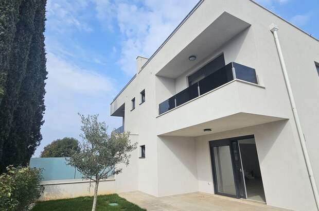 Haus mit Garten kaufen in 52466 Novigrad (Bild 1)