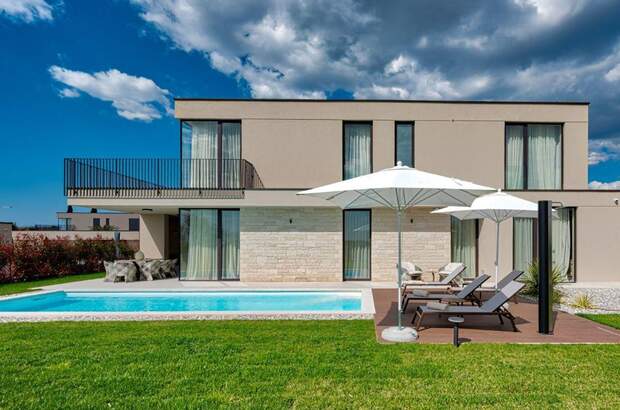 Haus kaufen in 52440 Porec (Bild 1)