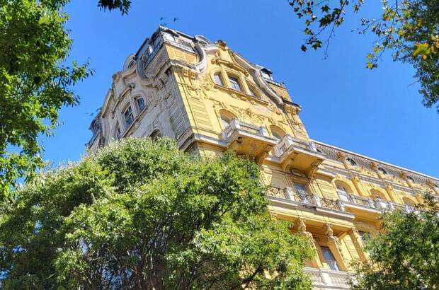 Altbauwohnung mit Balkon kaufen in 52100 Pula (Bild 1)