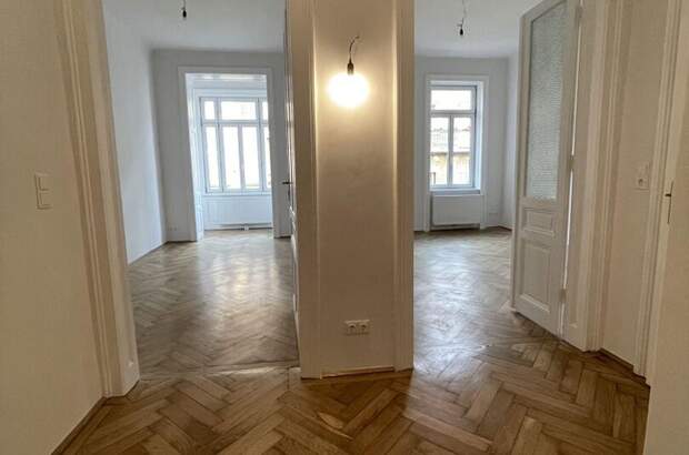 Altbauwohnung mit Balkon mieten in 1130 Wien