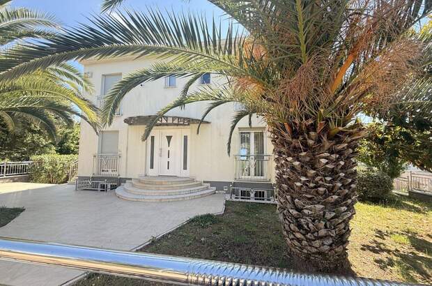 Haus mit Garten kaufen in 52244 Porec (Bild 1)