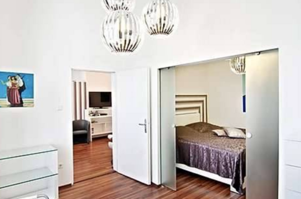 Altbauwohnung mit Balkon mieten in 1010 Wien (Bild 2)