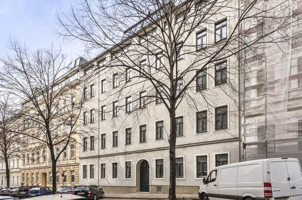 Altbauwohnung mit Balkon kaufen in 1090 Wien