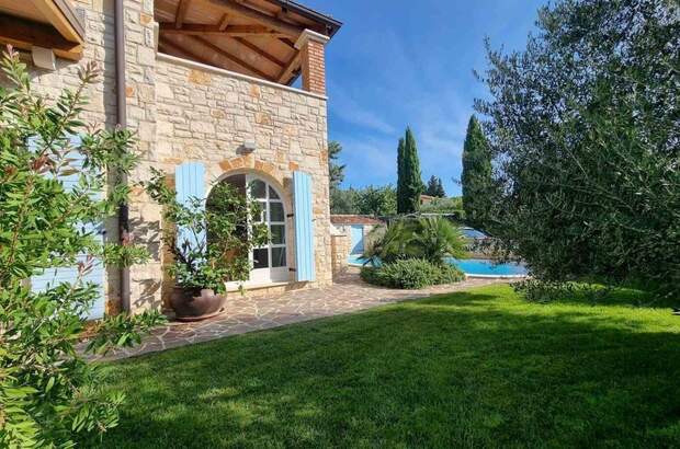 Haus kaufen in 52440 Porec (Bild 2)