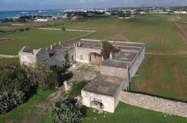 Haus mit Garten kaufen in 73010 Porto Cesareo (Bild 1)