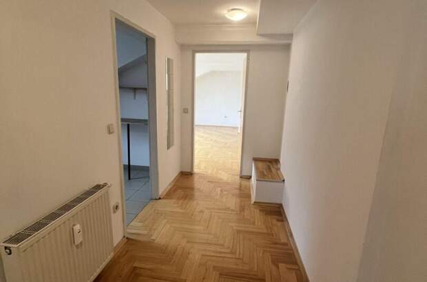 Altbauwohnung mit Balkon mieten in 8020 Graz (Bild 2)