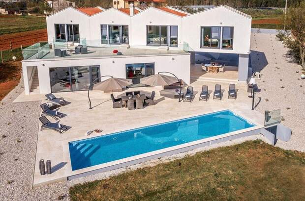 Haus kaufen in 52440 Porec (Bild 1)