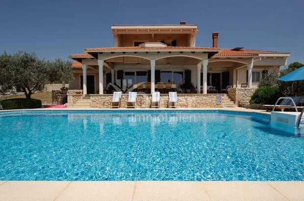 Haus kaufen in 23000 Kožino (Bild 1)