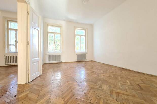 Altbauwohnung mit Balkon kaufen in 1130 Wien (Bild 1)