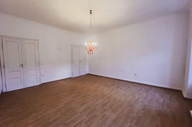 Altbauwohnung mit Balkon mieten in 8010 Graz (Bild 1)