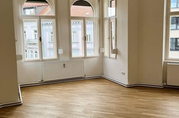 Altbauwohnung mit Balkon mieten in 8010 Graz (Bild 2)