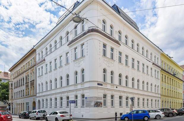 Altbauwohnung mit Balkon kaufen in 1150 Wien (Bild 1)