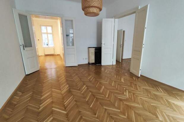 Altbauwohnung kaufen in 1070 Wien (Bild 2)