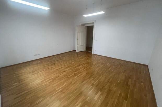 Altbauwohnung mit Balkon mieten in 8010 Graz (Bild 1)