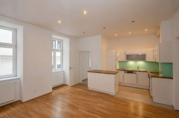 Altbauwohnung mit Balkon kaufen in 1070 Wien (Bild 1)