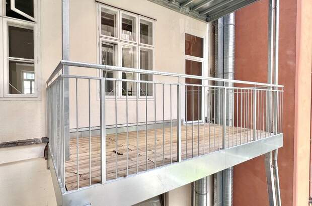 Altbauwohnung mit Balkon kaufen in 1050 Wien (Bild 2)