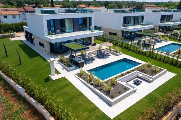 Haus mit Garten kaufen in 52466 Porec (Bild 2)