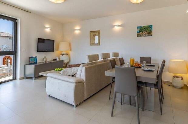 Wohnung mit Balkon kaufen in 52210 Rovinj (Bild 4)