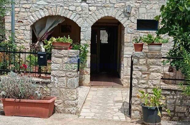 Haus kaufen in 52440 Porec (Bild 2)