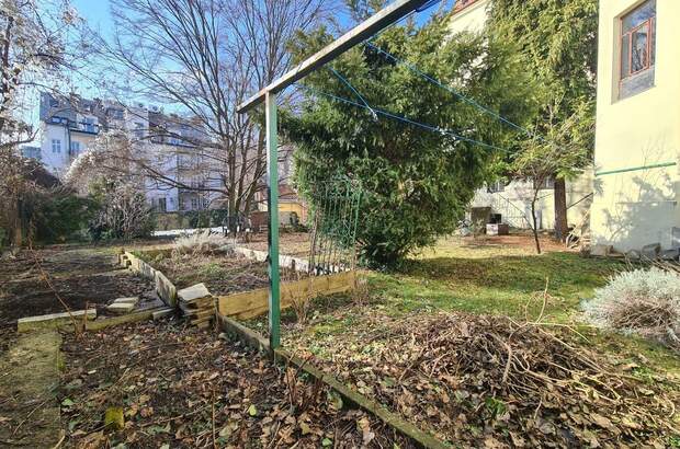 Altbauwohnung mit Balkon kaufen in 1130 Wien (Bild 3)