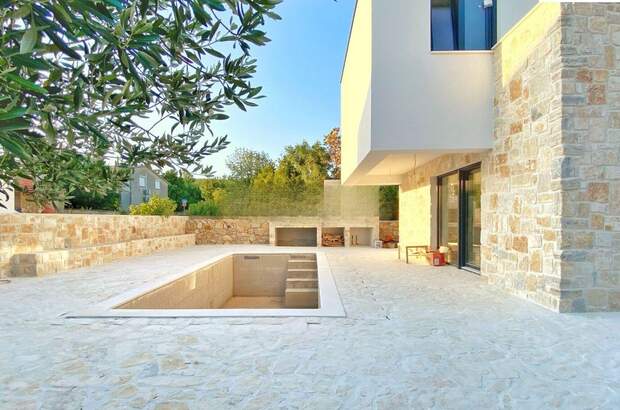 Haus kaufen in 23000 Zadar (Bild 1)
