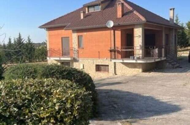 Haus mit Garten kaufen in 85021 Avigliano (Bild 1)