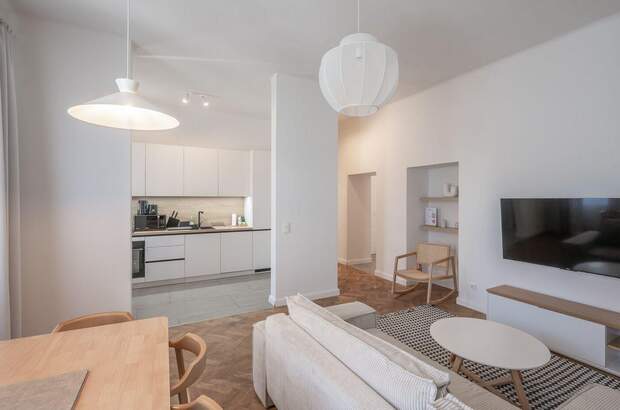 Altbauwohnung mit Balkon kaufen in 1070 Wien (Bild 2)