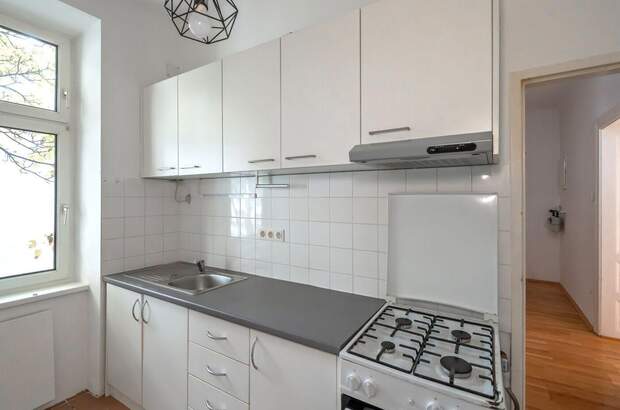 Altbauwohnung mit Balkon kaufen in 1130 Wien (Bild 4)