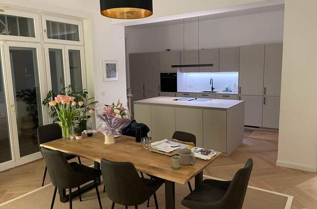 Altbauwohnung mit Balkon mieten in 1130 Wien (Bild 1)