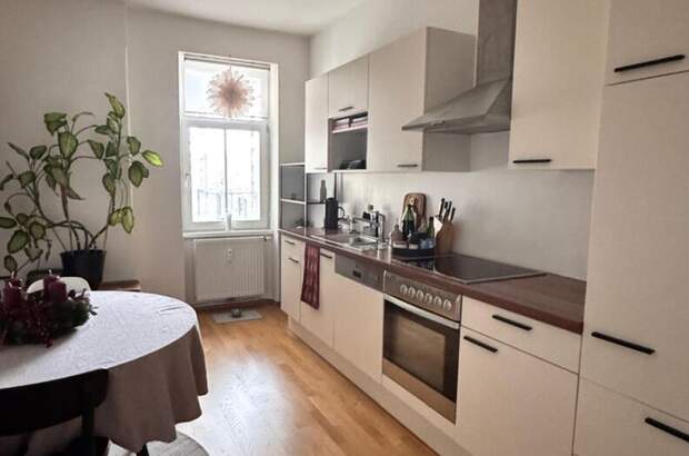 Altbauwohnung mit Balkon kaufen in 8010 Graz (Bild 1)