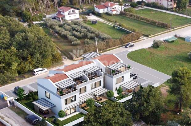 Haus mit Garten kaufen in 52440 Porec (Bild 3)