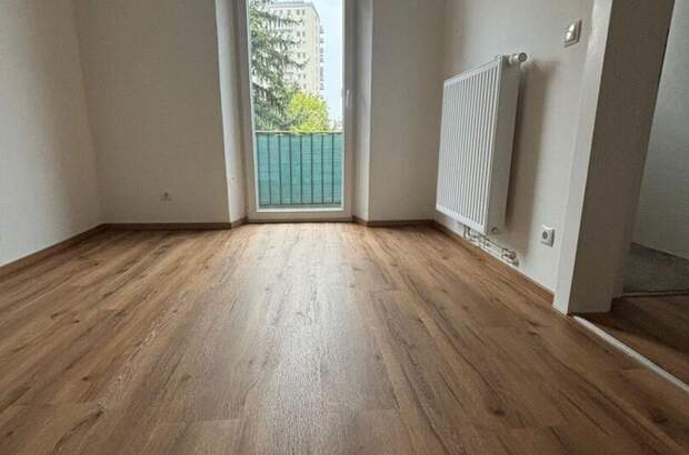 Altbauwohnung mit Balkon mieten in 8020 Graz (Bild 2)