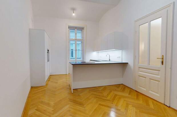 Altbauwohnung mit Balkon mieten in 1080 Wien (Bild 3)
