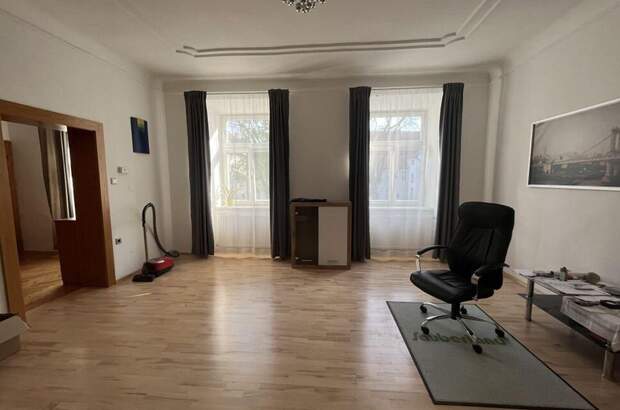 Altbauwohnung mit Balkon mieten in 8020 Graz (Bild 2)