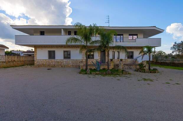 Gewerbeobjekt kaufen in 73100 Santa Maria al Bagno (Bild 1)