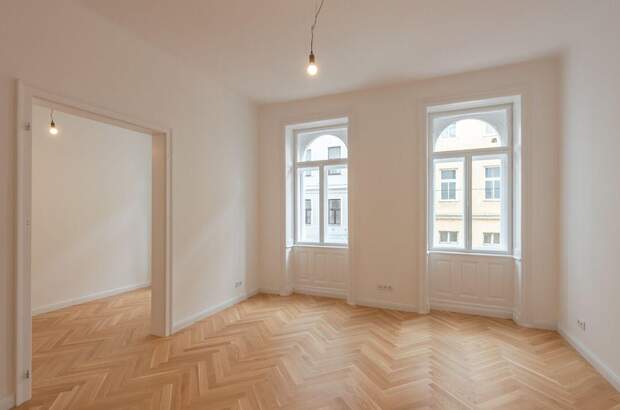 Altbauwohnung mit Balkon kaufen in 1050 Wien (Bild 2)