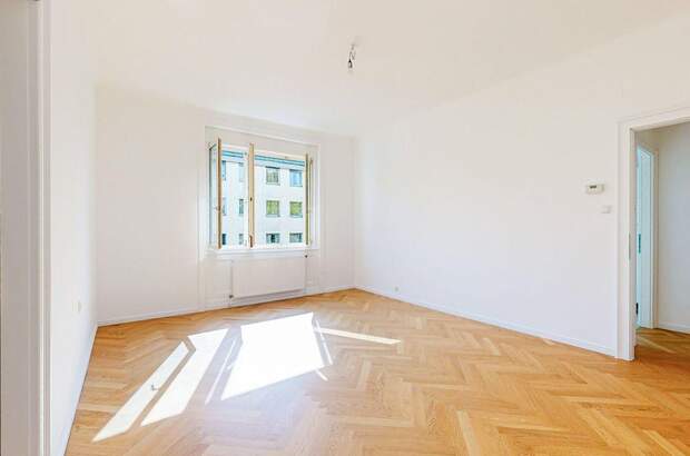 Altbauwohnung mit Balkon kaufen in 1070 Wien (Bild 2)