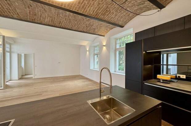 Altbauwohnung mit Balkon kaufen in 1100 Wien (Bild 1)
