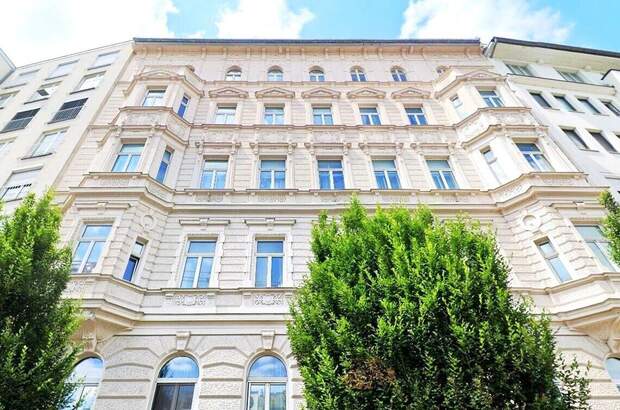 Altbauwohnung mit Balkon kaufen in 1060 Wien (Bild 1)