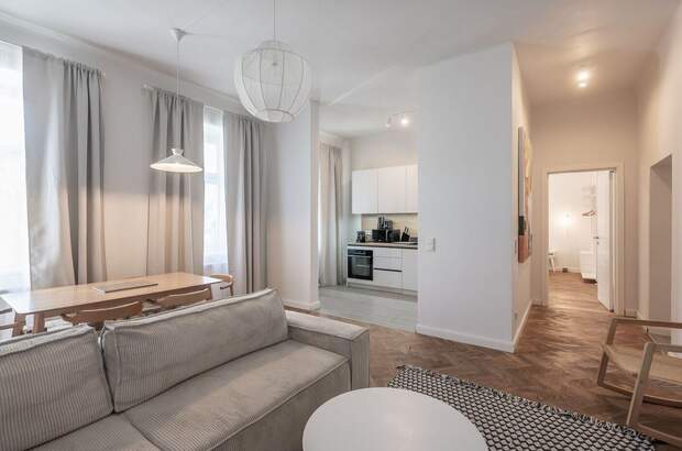 Altbauwohnung mit Balkon kaufen in 1070 Wien (Bild 1)