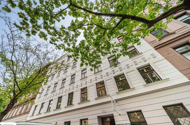 Altbauwohnung mit Balkon kaufen in 1020 Wien (Bild 1)