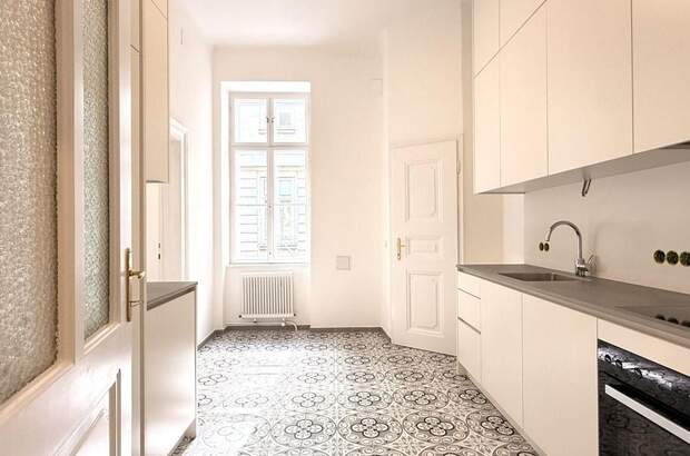 Altbauwohnung mit Balkon mieten in 1040 Wien (Bild 2)