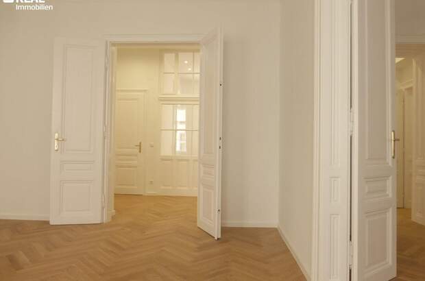 Altbauwohnung mit Balkon mieten in 1010 Wien (Bild 2)