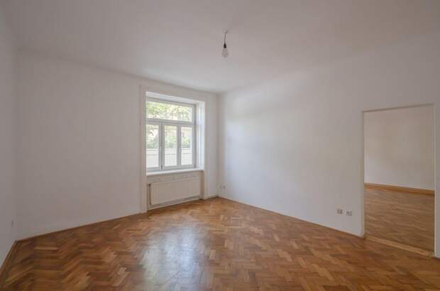 Altbauwohnung mit Balkon kaufen in 1130 Wien (Bild 2)