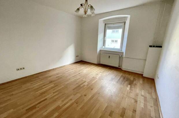 Altbauwohnung mit Balkon kaufen in 8020 Graz (Bild 2)