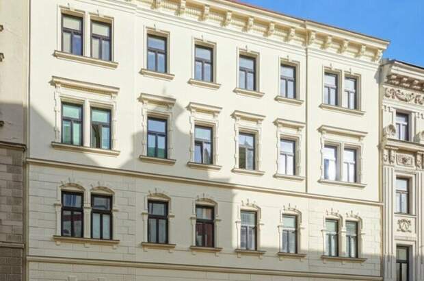 Altbauwohnung mit Balkon kaufen in 1180 Wien