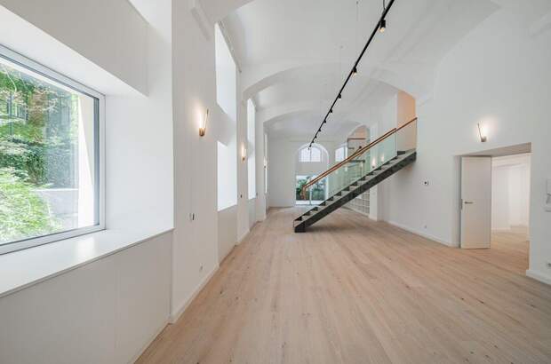 Altbauwohnung mit Balkon kaufen in 1040 Wien (Bild 1)