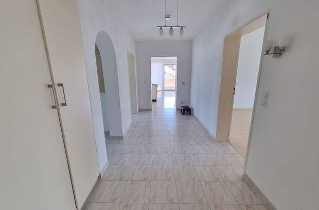 Wohnung mit Balkon kaufen in 83395 Freilassing (Bild 2)